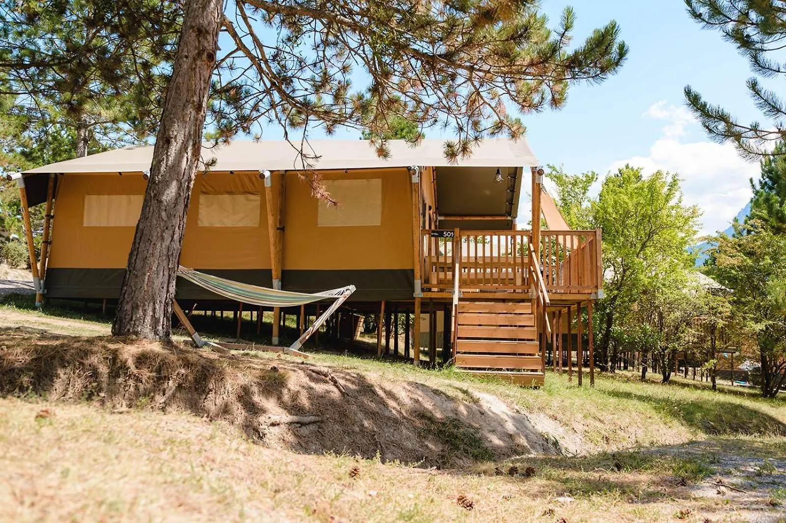 Luxury tent Glamping Hautes-Alpes Prunieres