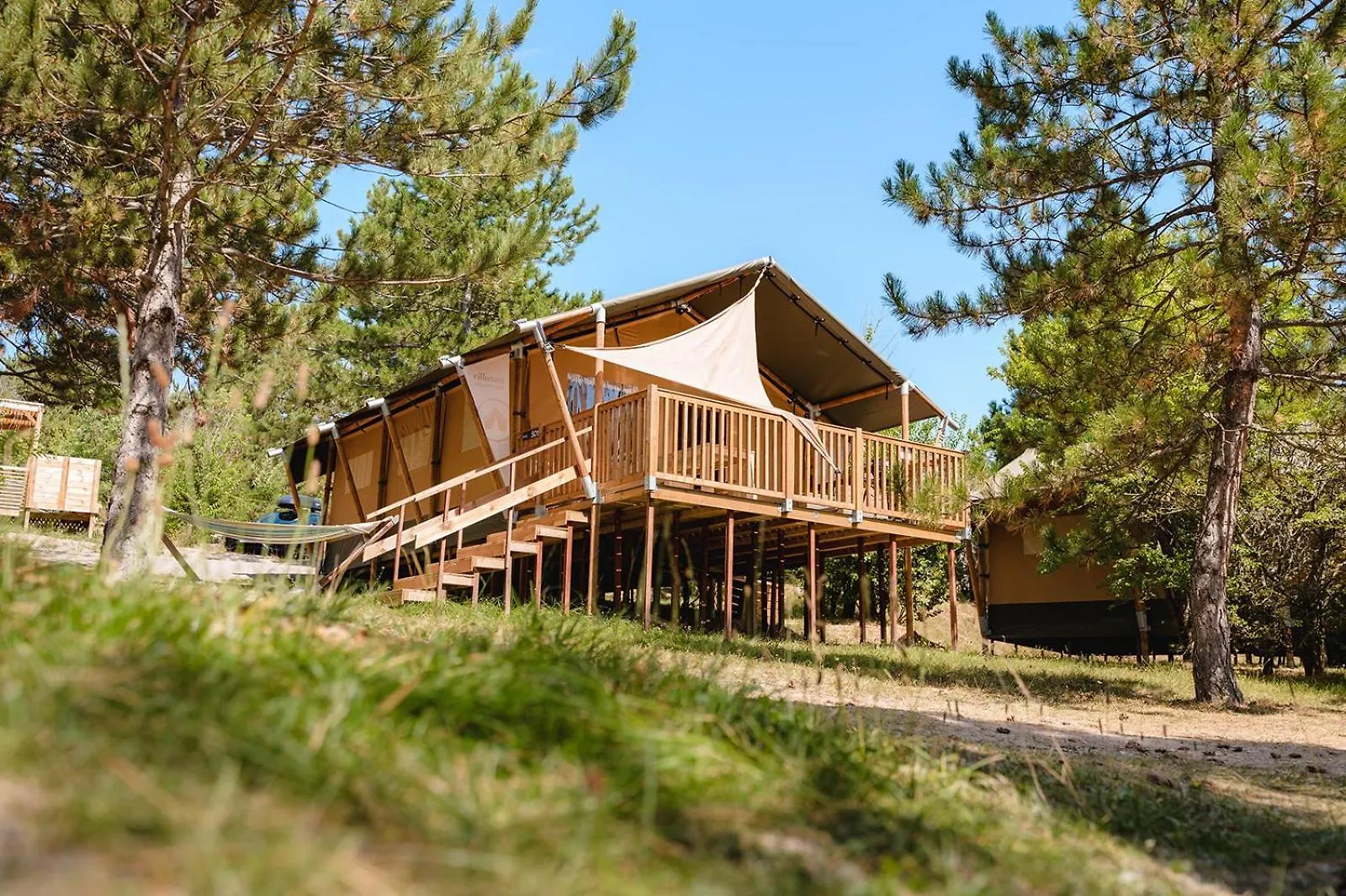 Glamping Hautes-Alpes Prunieres 0*,  France